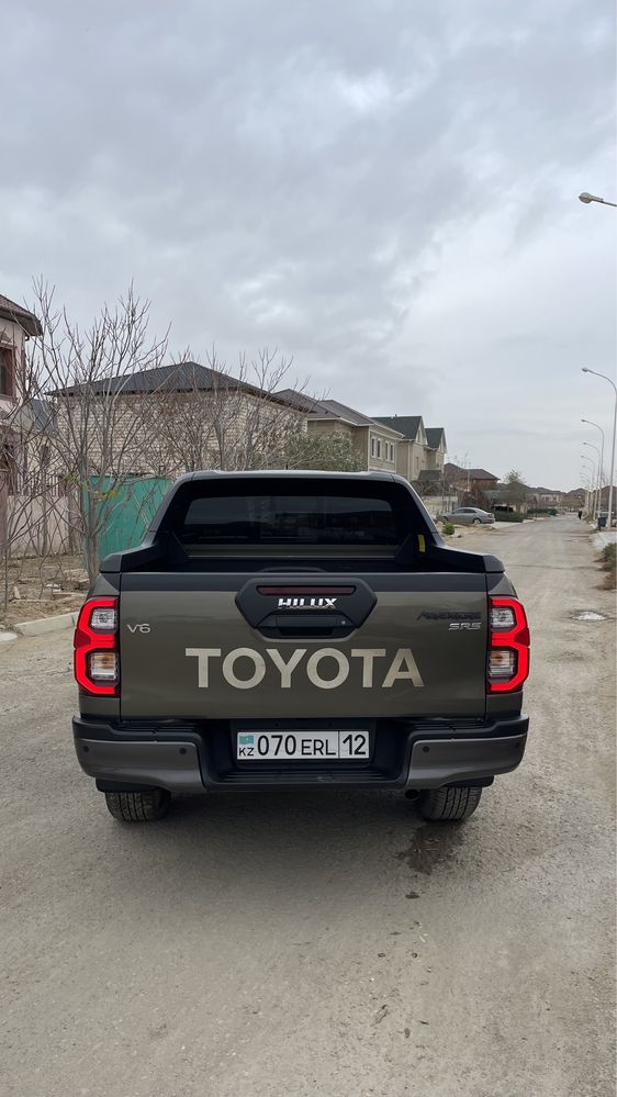 Аренда пикапа TOYOTA HILUX 2021 г/в с водителем!
