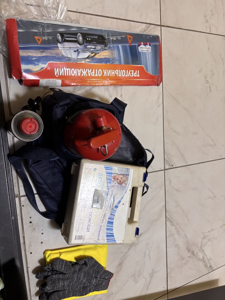 Продам чехол.  Сетка для багажника. Набор авто