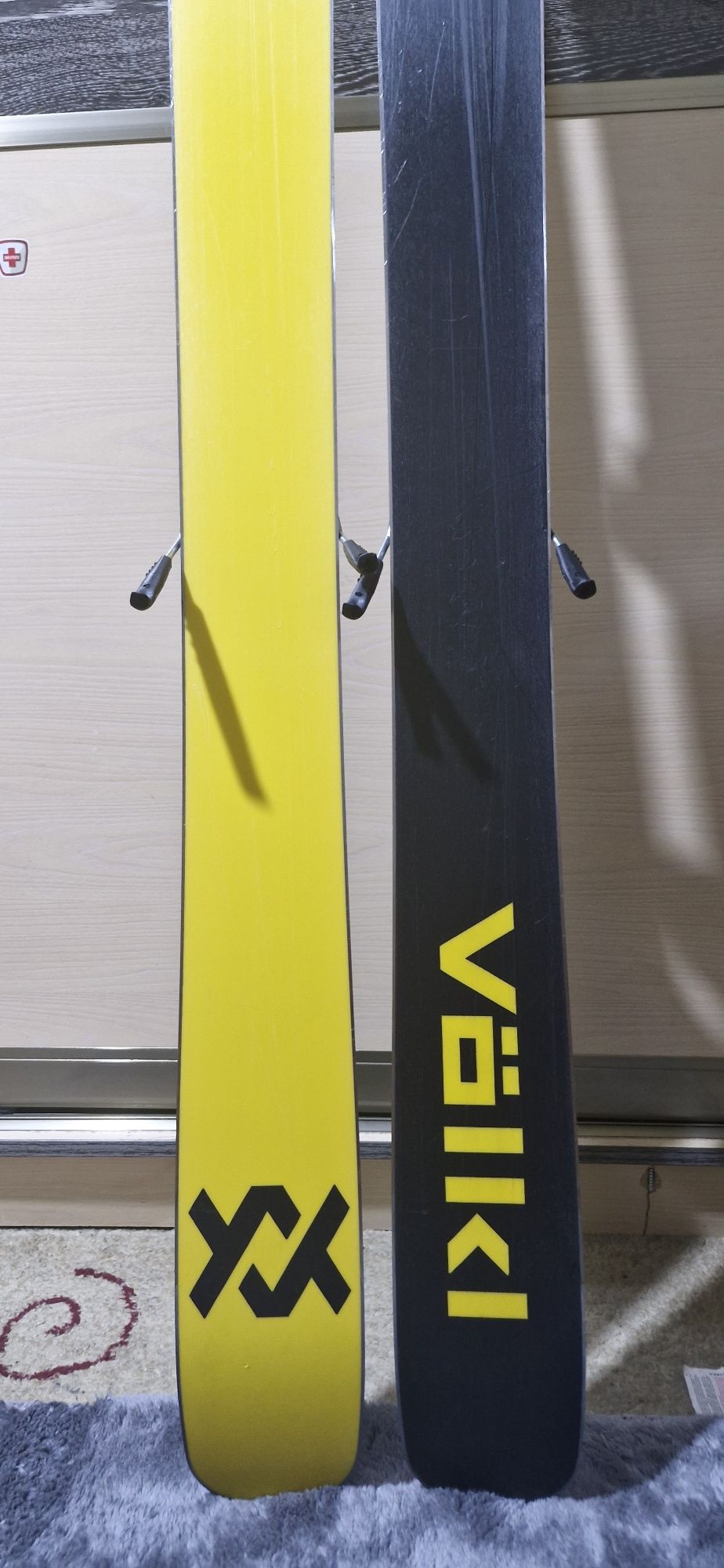 Продаю горные лыжи volkl revolt 100 junior 2024