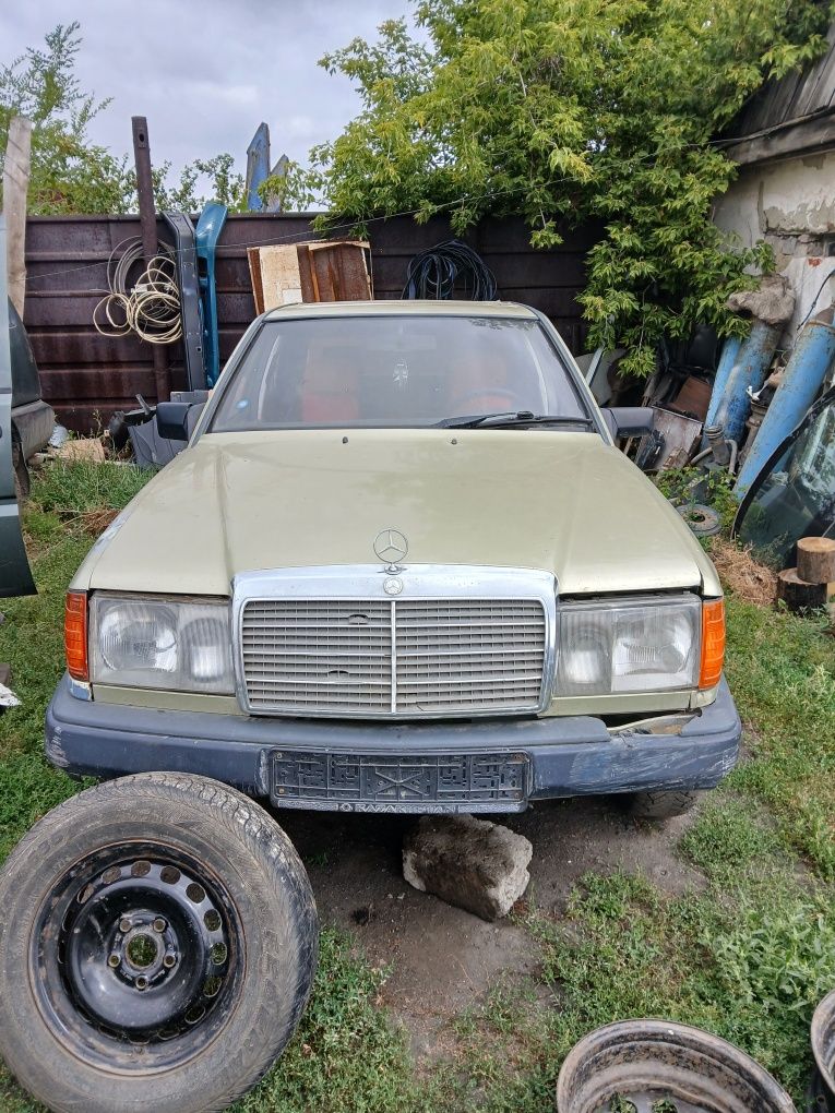 Продам мерседес 124 на запчасти  Имеется все кроме  двигателя.