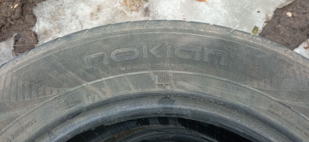 Продам резину  на 15 и  титанки