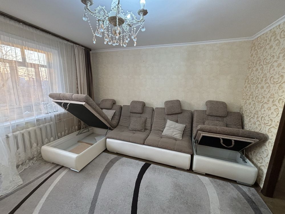 Продам  мягкий диван б/у ,с двумя отсеками для хранения вещей