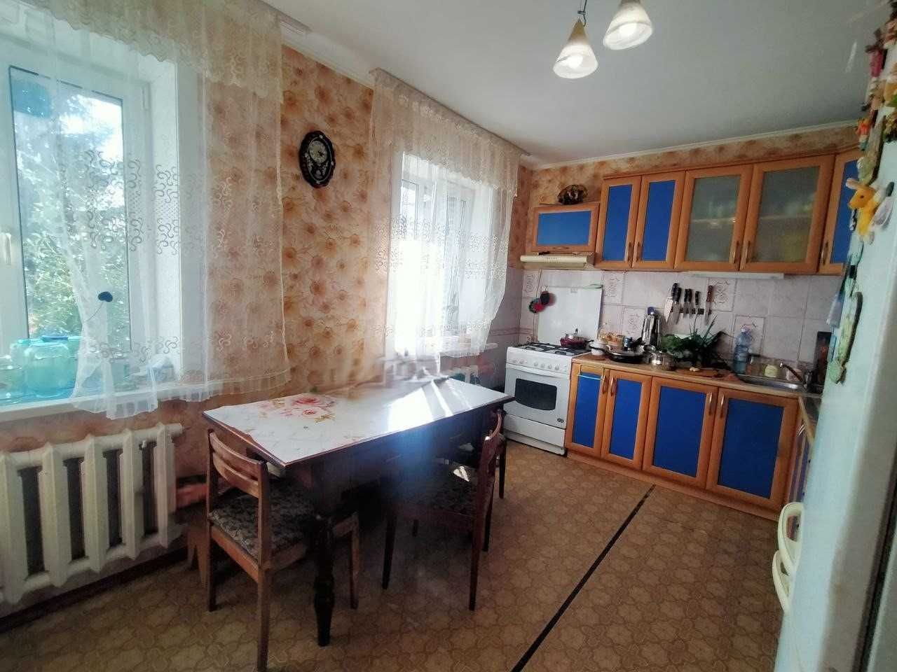 Продажа двухэтажного дома центральными коммуникациями.