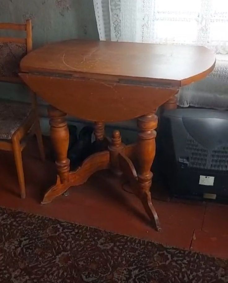 Продам стол старинный