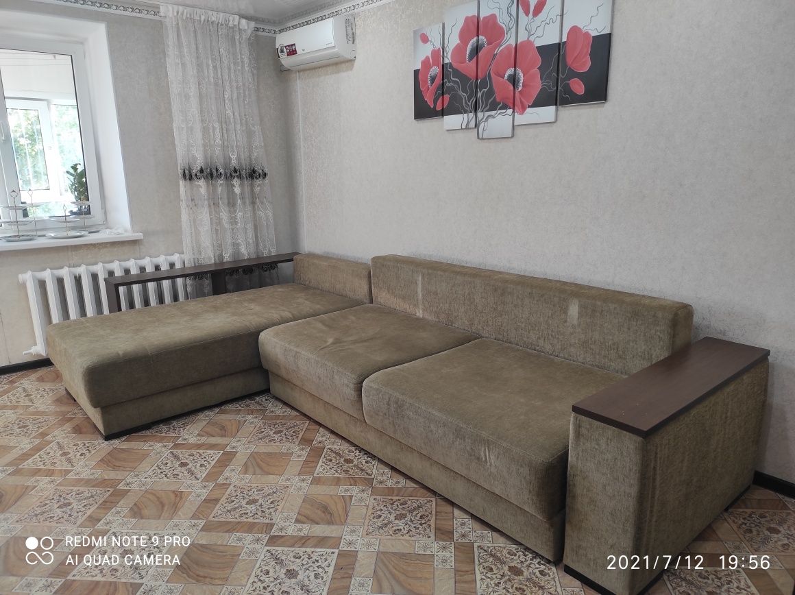 Продам угловой диван в отличном состоянии.
