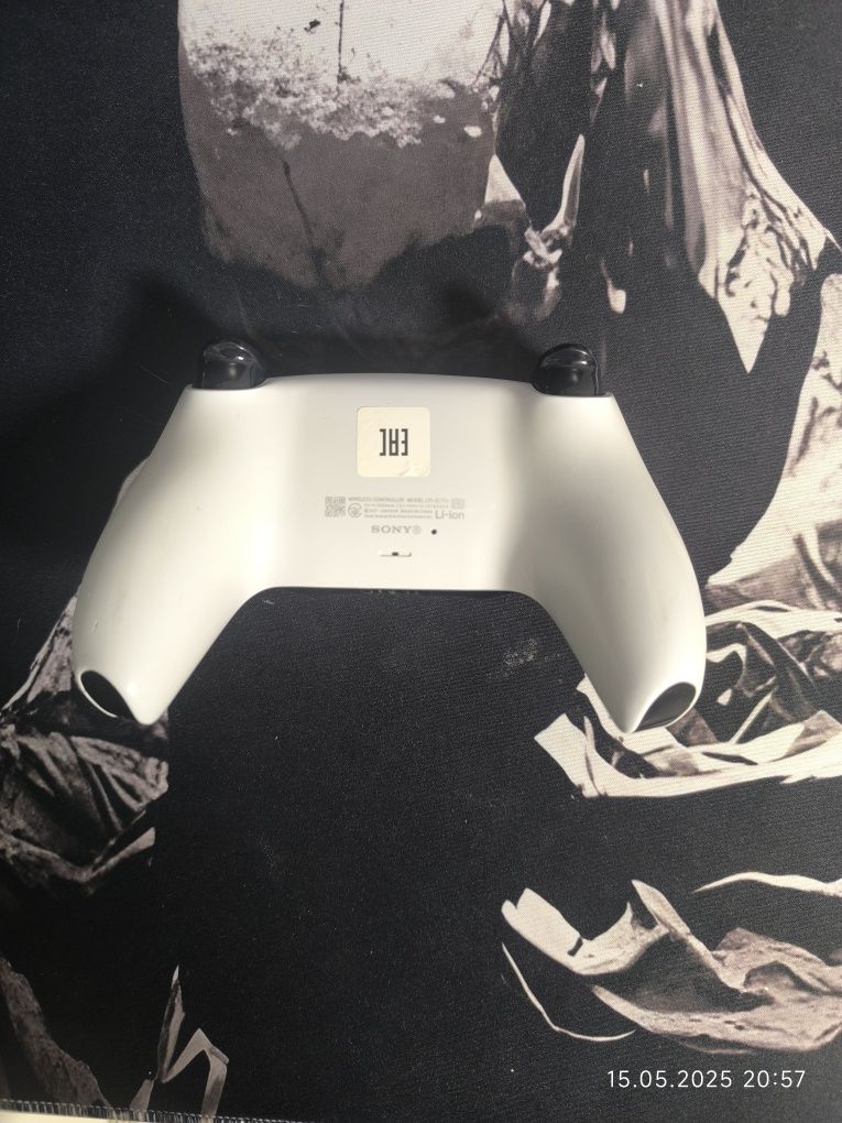 Оригинальный геймпад DualSense PS5 в отличном состоянии

Отличное сост