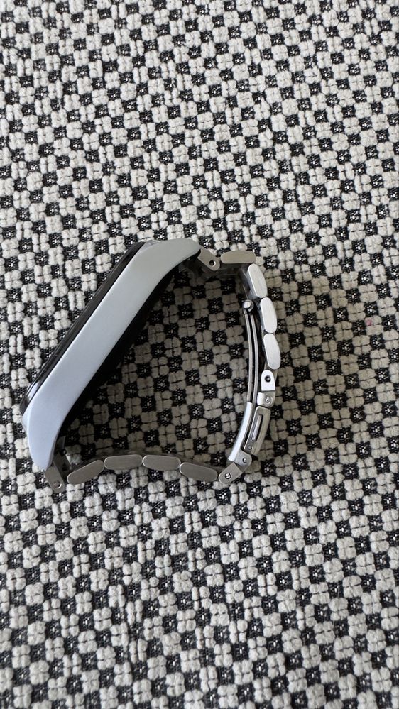 Продам фитнес браслет mi band 6 в отличном состоянии
