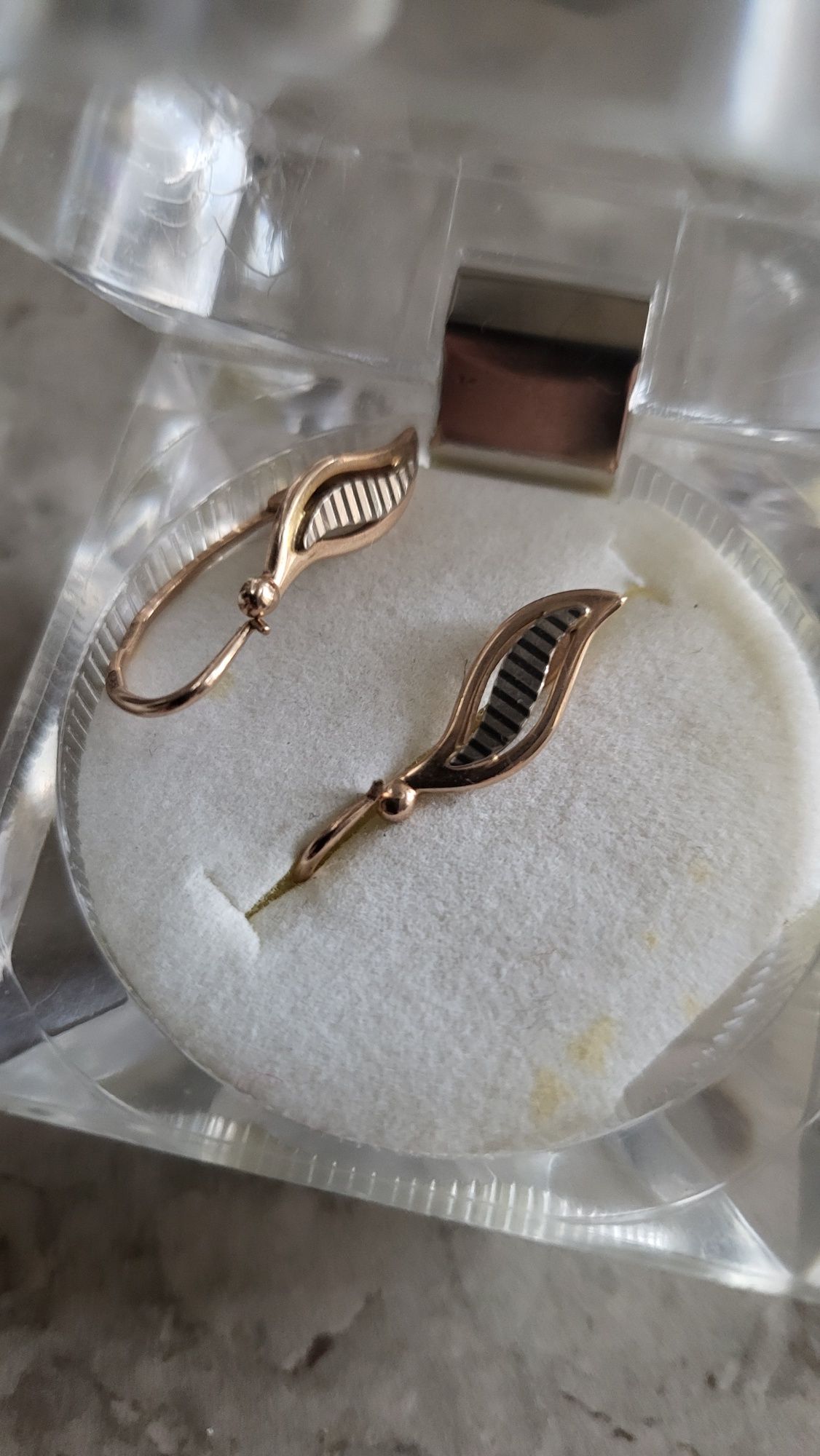 Продам серьги, золотые