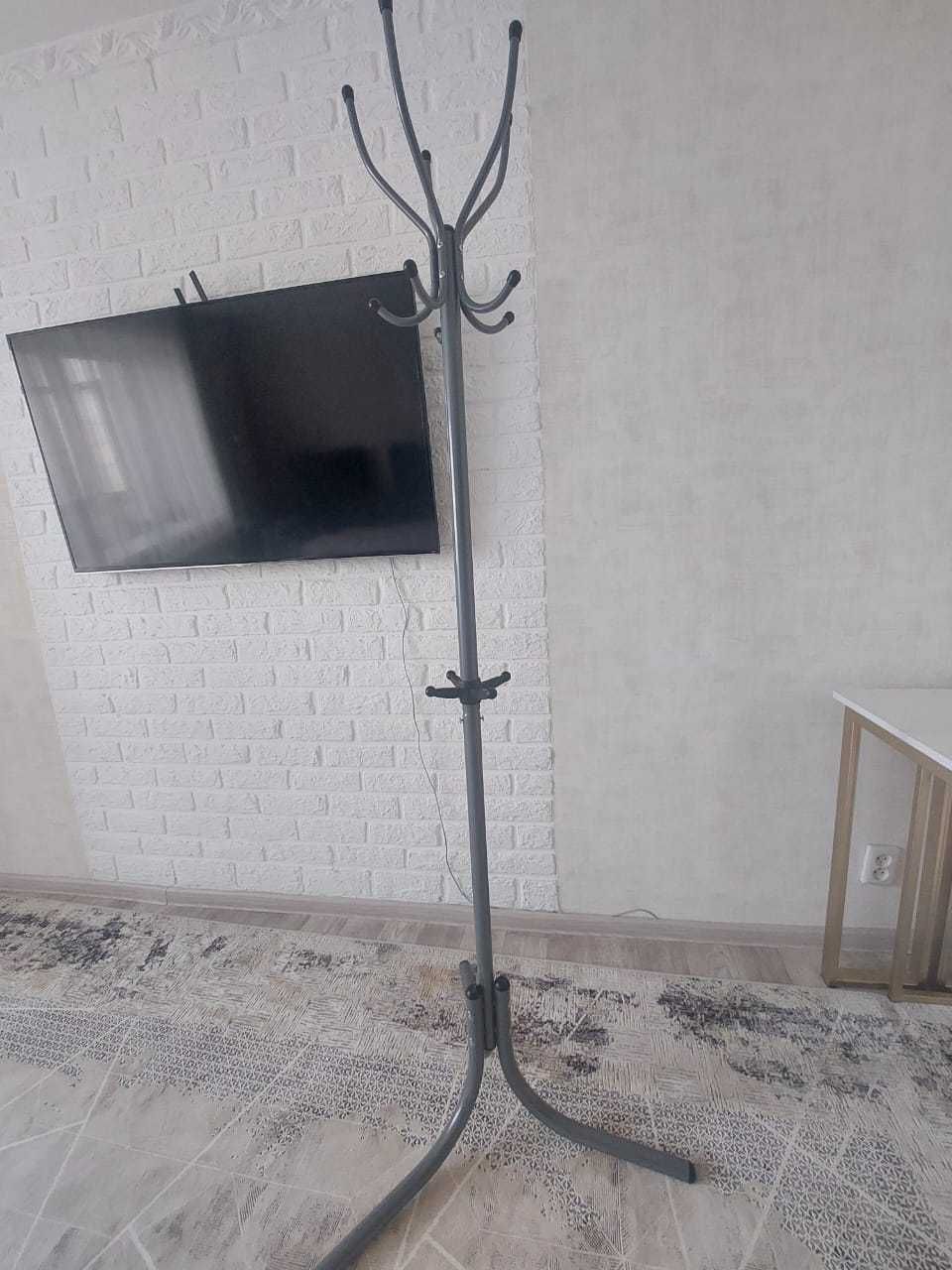 Вешалка в прихожую новая