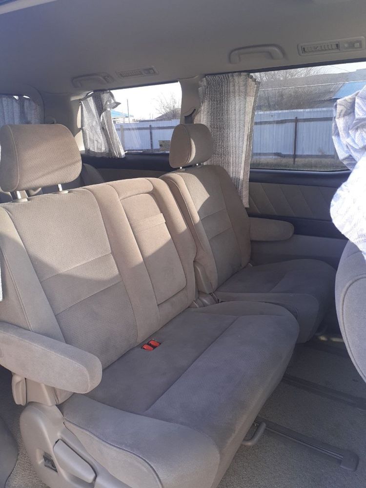 Toyota Alphard 2005