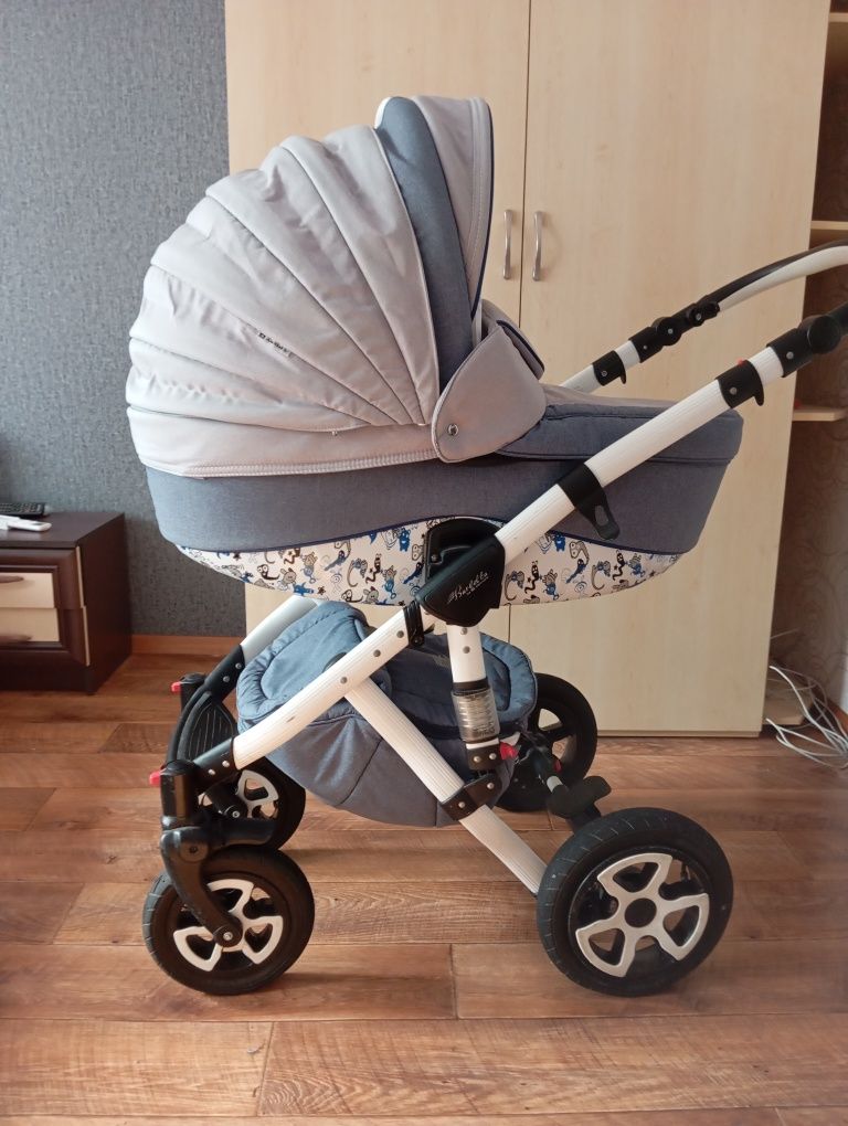 Продам коляску 2 в 1