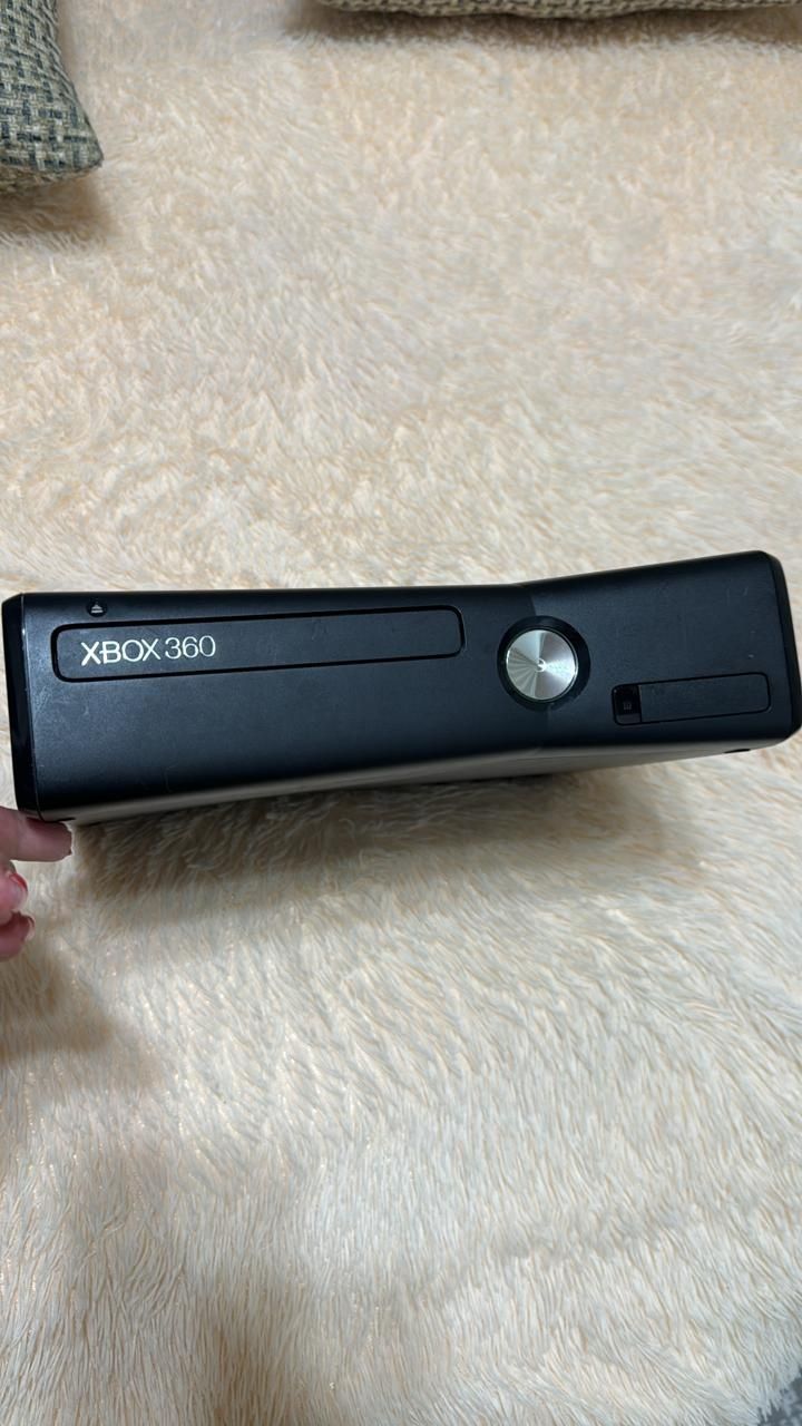 Xbox 360 срочно продаётся