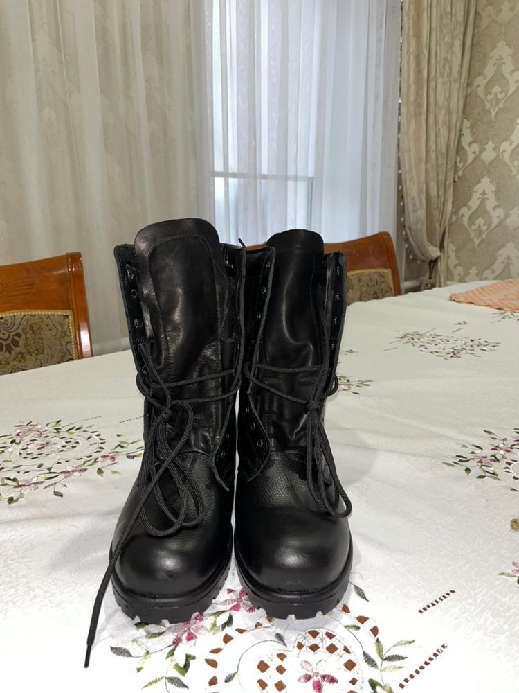 Продам зимние берцы