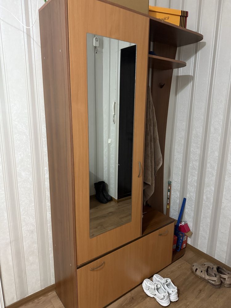 Продаётся прихожая