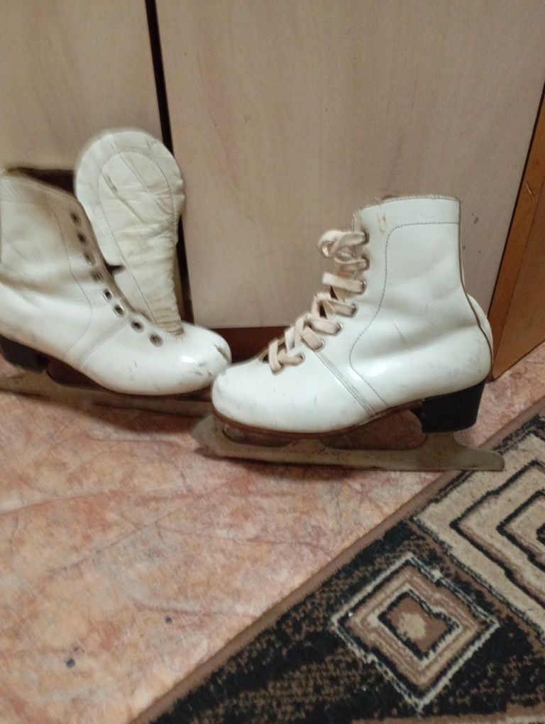 Продам коньки фигурные