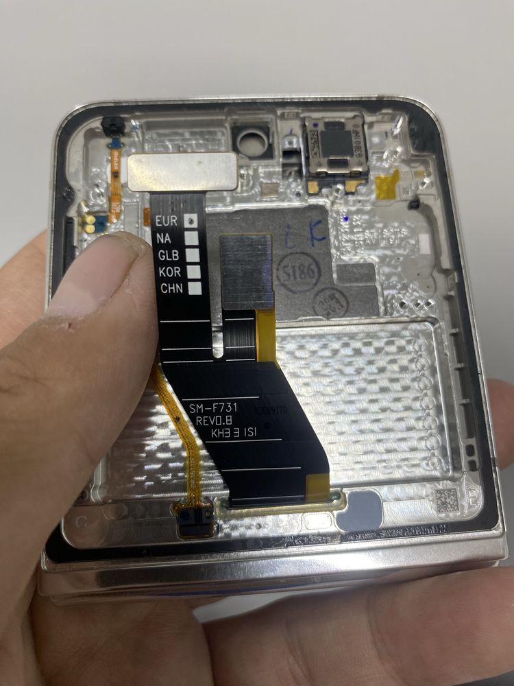 Samsung Z Flip5.Sm-F731. Серебристый.механизм складывания верх и низ.