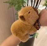 Мягкая игрушка браслет Капибара, высота 15 см, коричневый