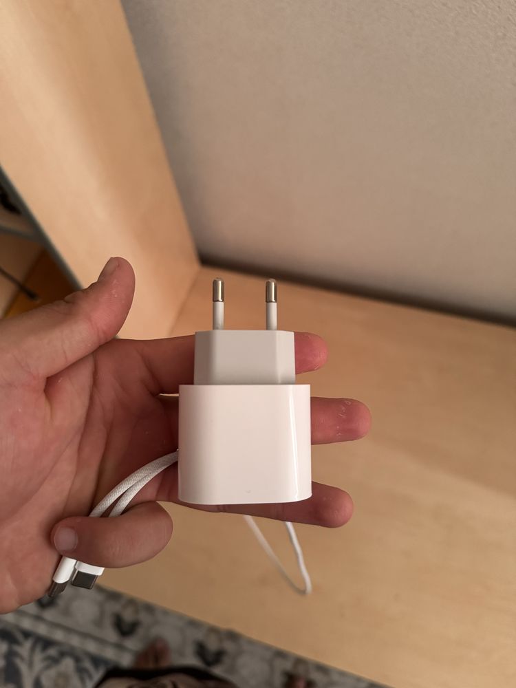продам оригинальную зарядку