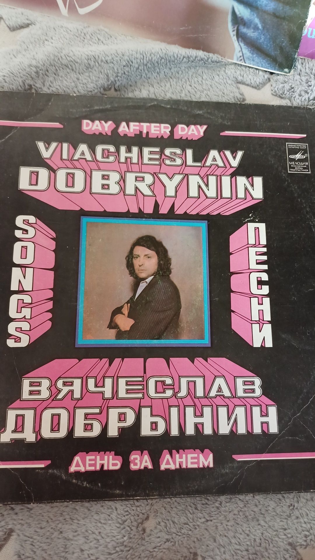 Виниловые пластинки по 500 тенге