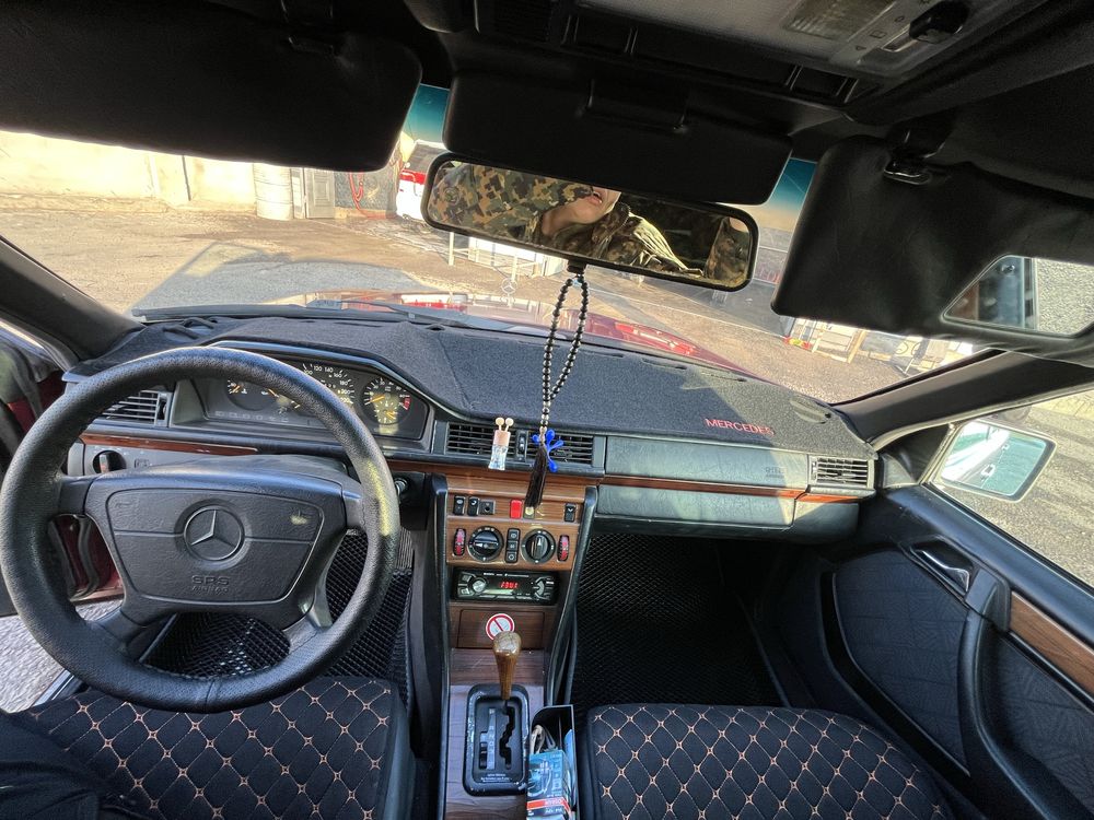 Mersedec-benz w124 220