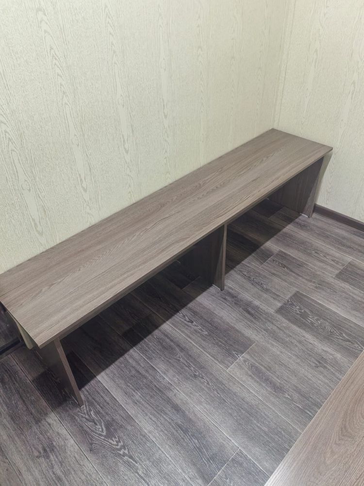 Продается мебель (шкаф, шкафчики для раздевалки, зеркала)