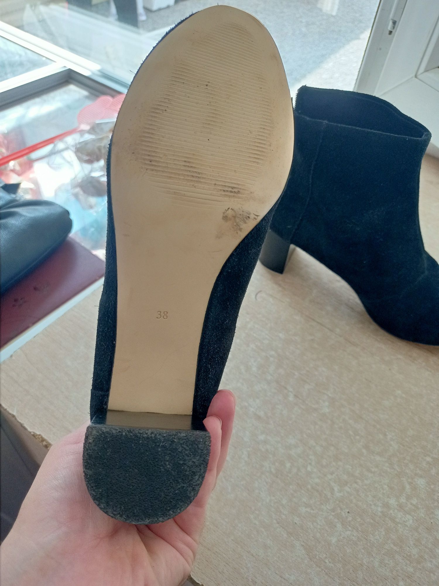 Продам замшевые женские сапоги H&M