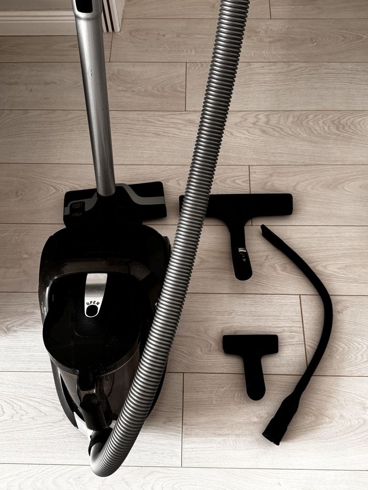 Мощный пылесос Tefal в отличном состоянии