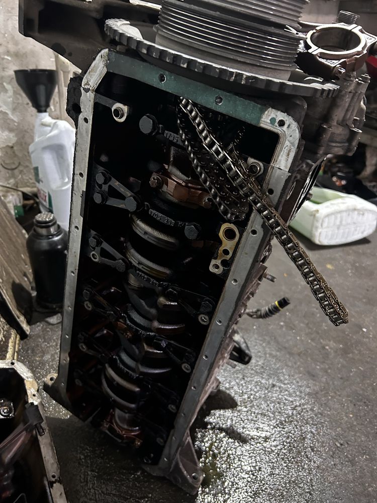 Двигатель М52 В28 1 ванус акпп 5HP 18 зеленая на разбор запчасти