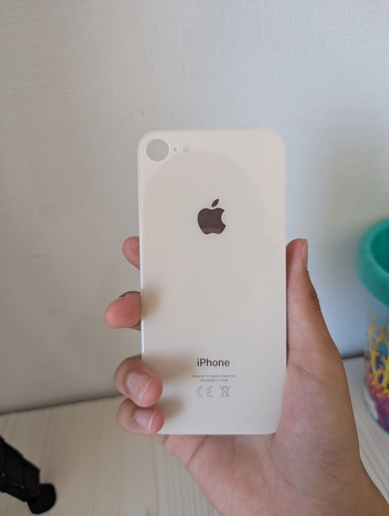 Продаю iPhone 8 - 64 ГБ