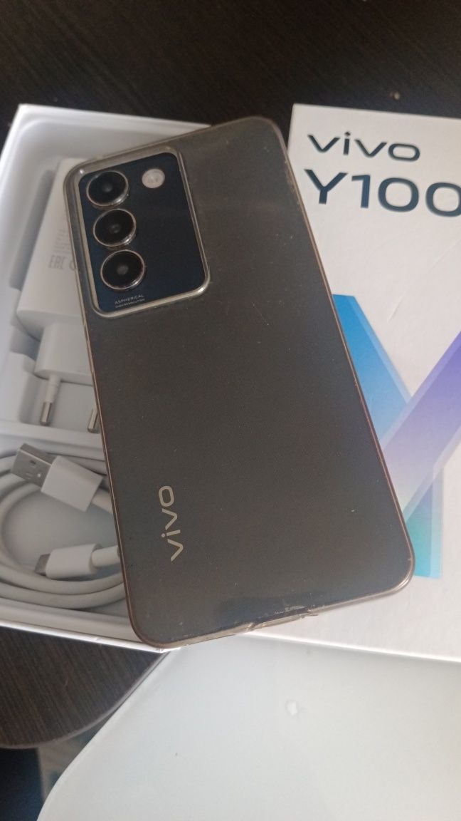 Vivo Y100 сатылады Кыз бала устаган256 гб