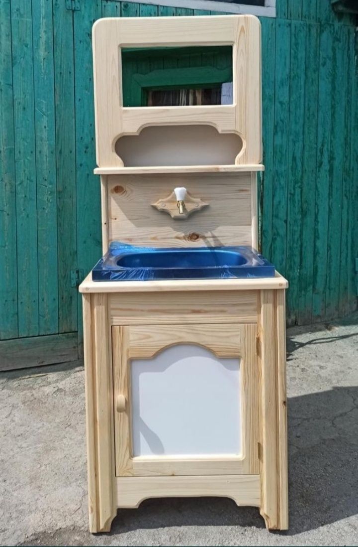 Продам деревянный лакированный умывальник. Ручная работа.