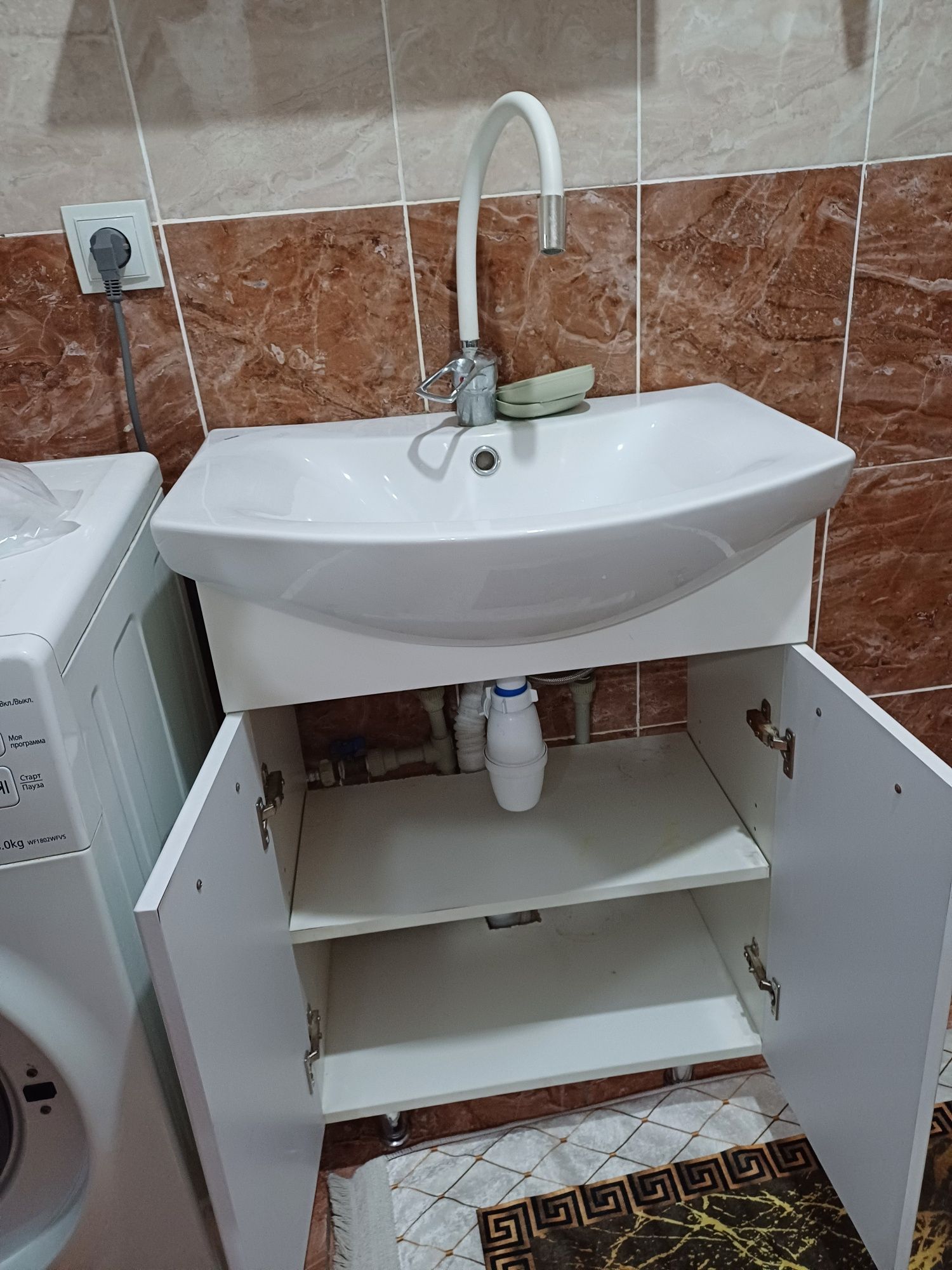 Раковина и зеркала