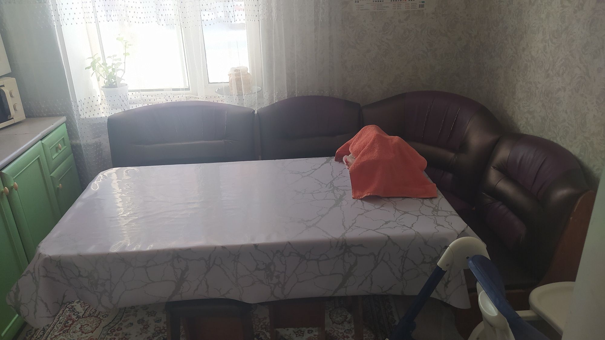 Сдам комнату с подселеним для парней без вредных привычек..