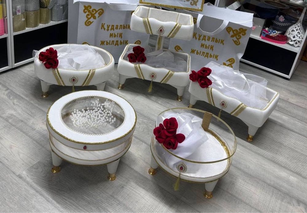 Тойбастар корзина, бонбоньерки, тойбастар из гипса, свечи, шоколада