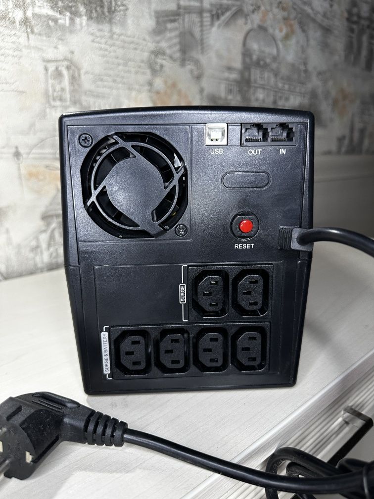 Источник бесперебойного питания ut1500ei