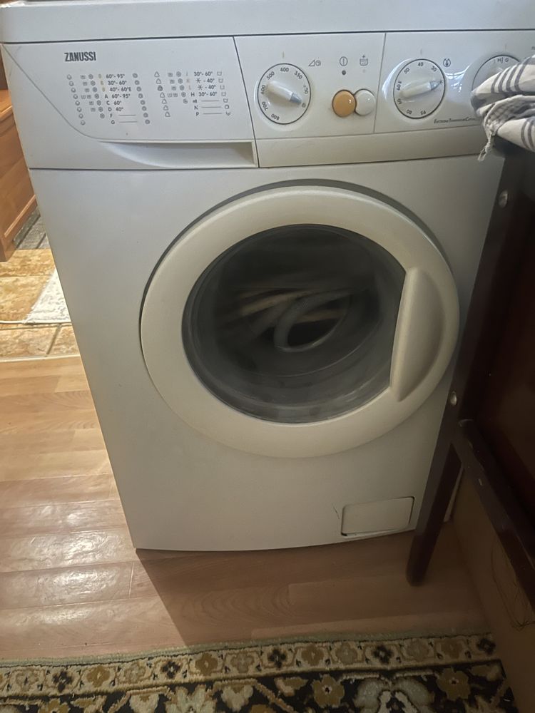 Продаю стиральную машину Zanussi