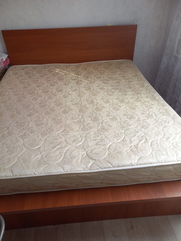 Продам кровать с матрасом