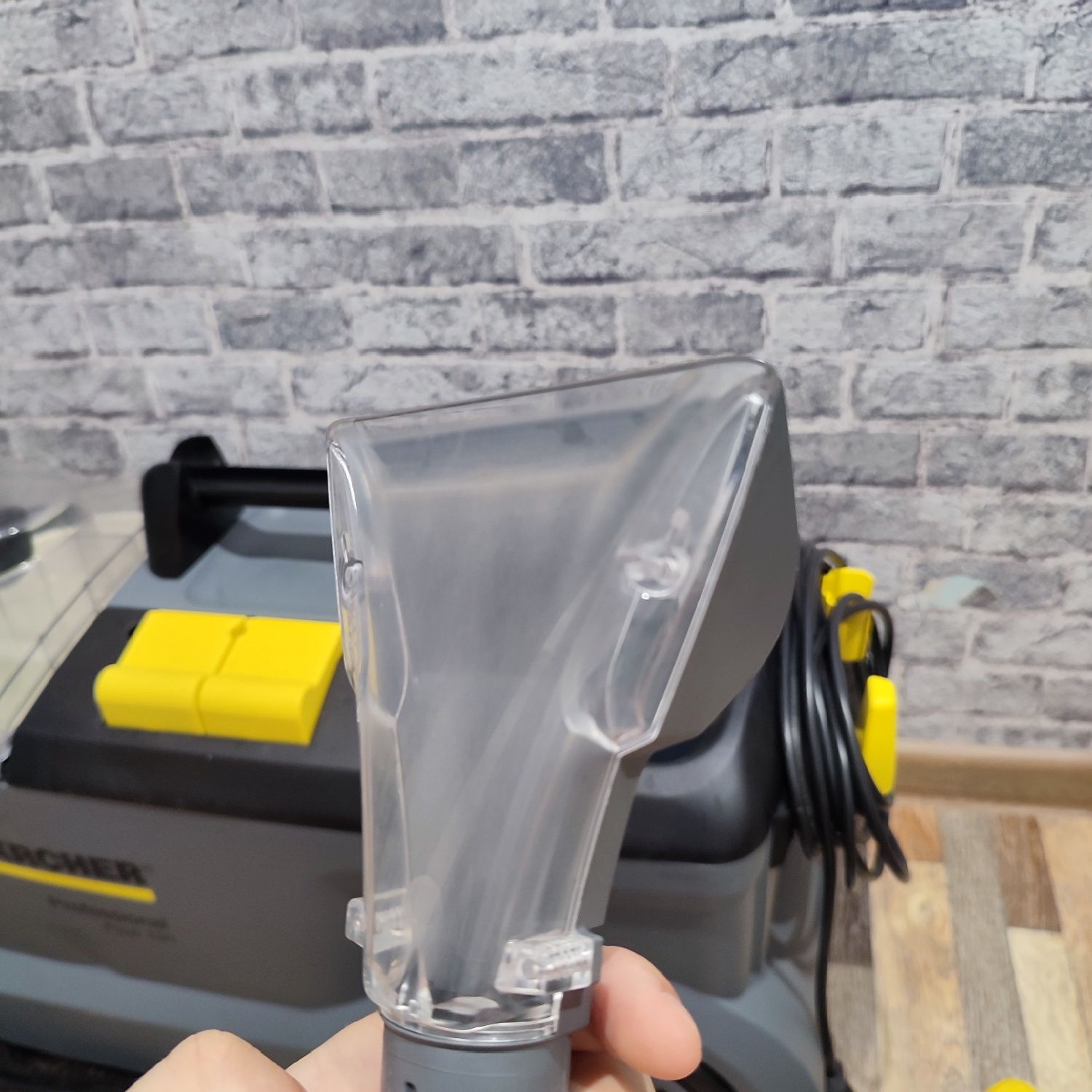 Продам  Karcher Puzzi 10/1
