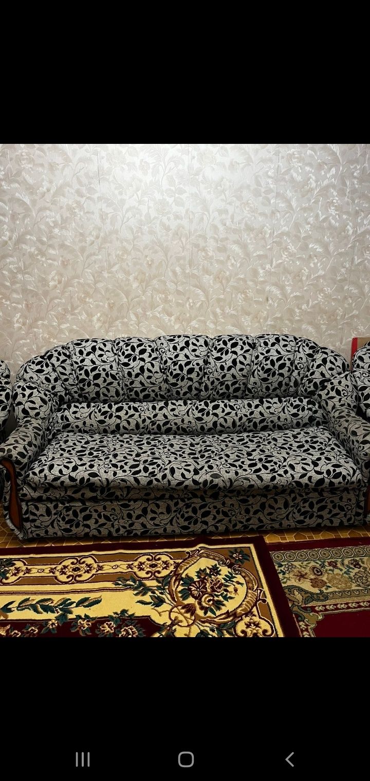 Диван в отличном состояний