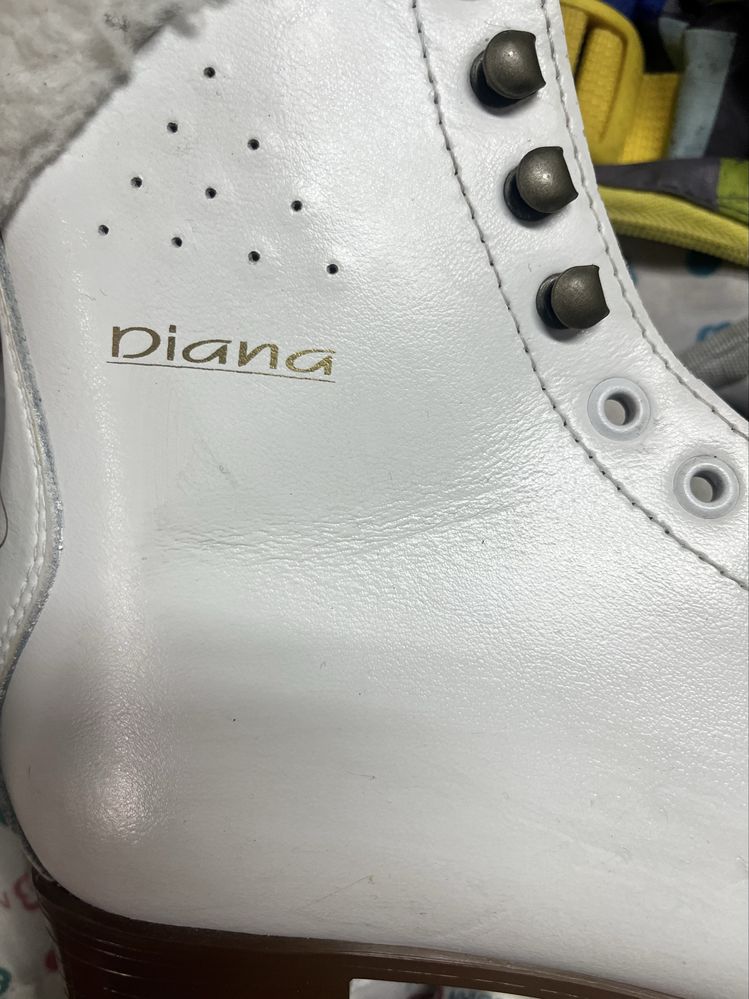 Коньки фигурные Botas Diana утепленные с мехом 39 размер