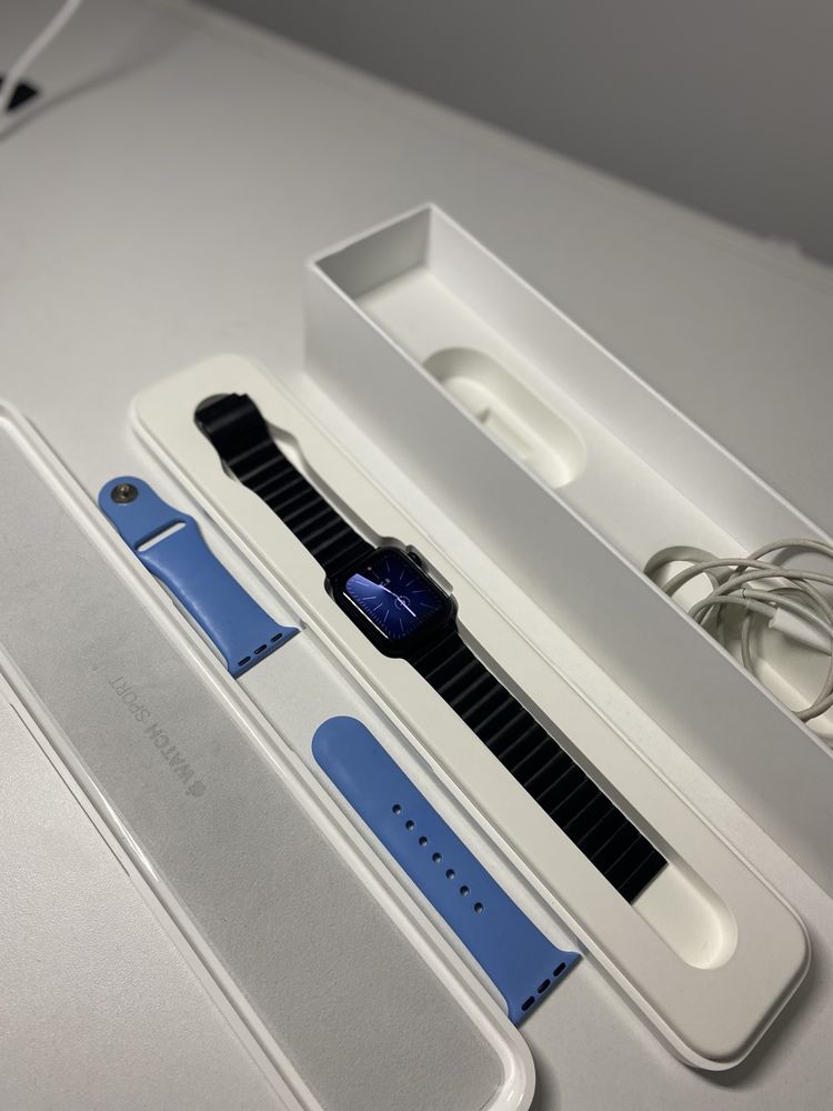Apple watch series SE (Gen2) 2024года 40mm 100% емкость