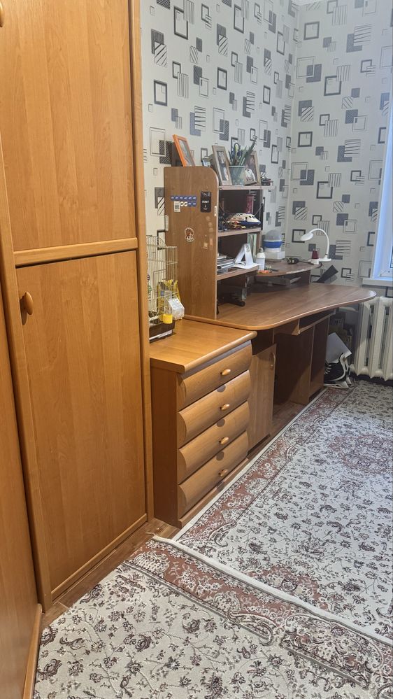 Мебель в детскую. Рабочий стол, комод и угловой шкаф
