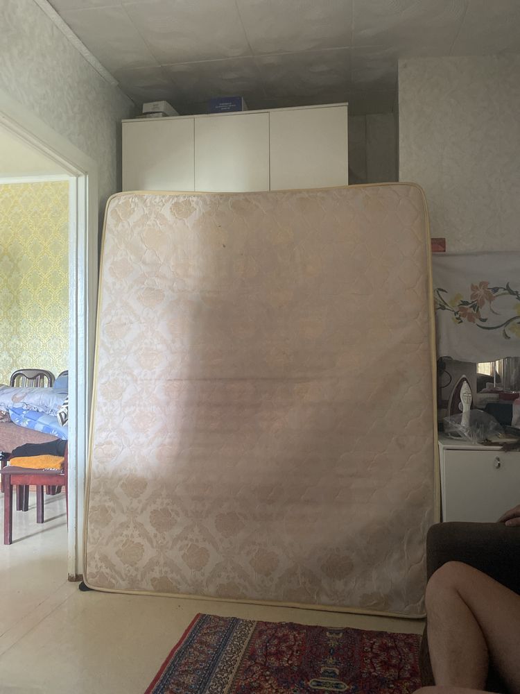 Продам  матрас не дорого