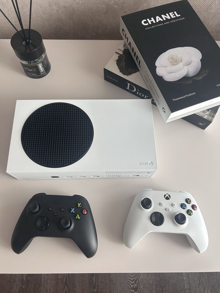 Продам XBOX в отличном состоянии