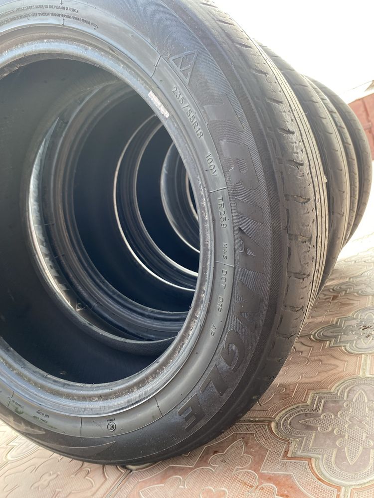 Продам комплект б/у шин Triangle 235/55 R18