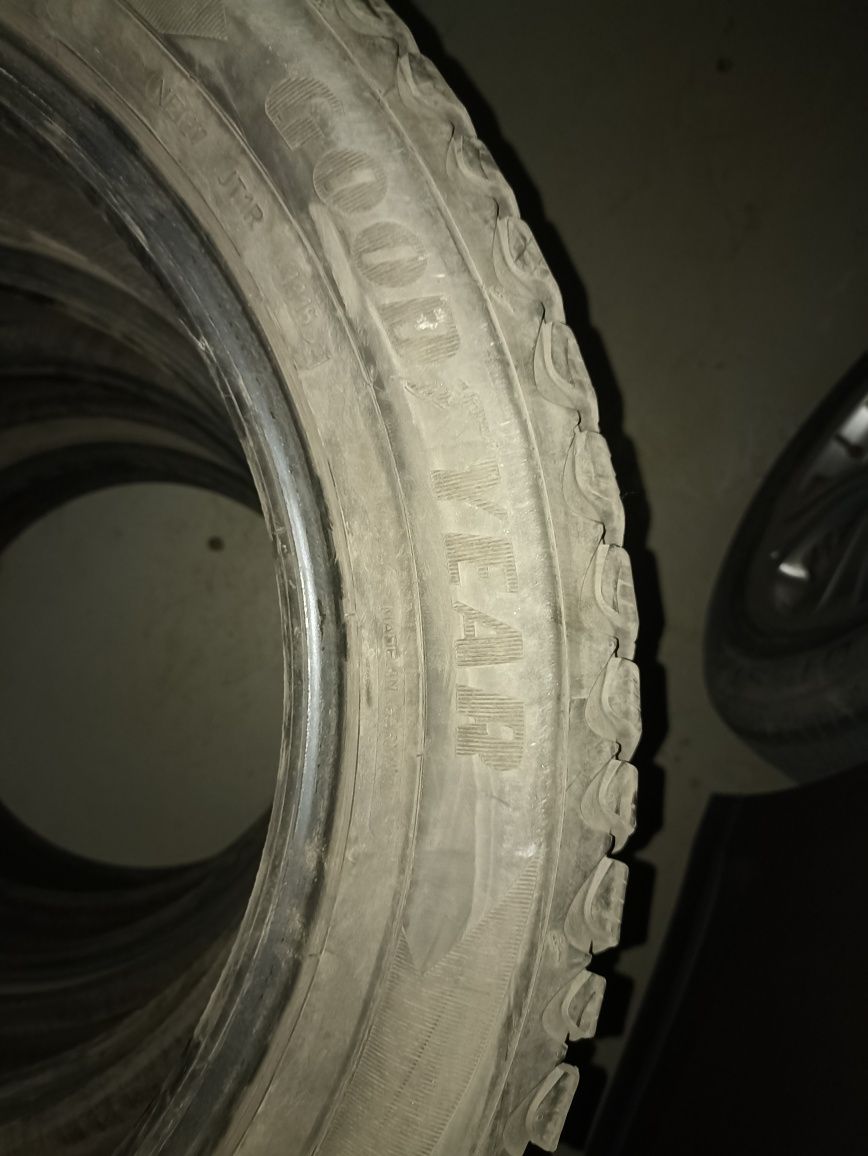 Продам шины Goodyear