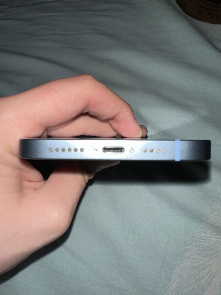 iPhone 15 plus голубой