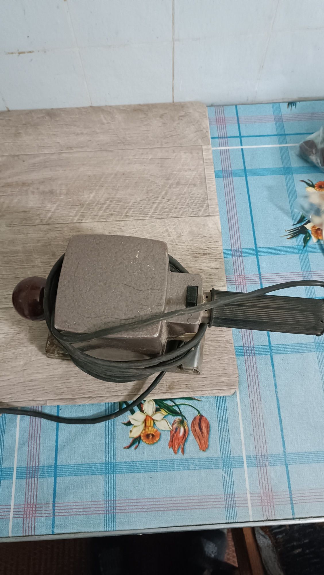 Продам шлифовальную машинку