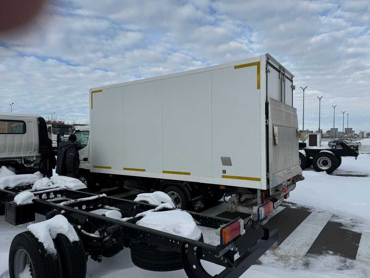 Автомобиль HINO фургон гидроборт в Астане