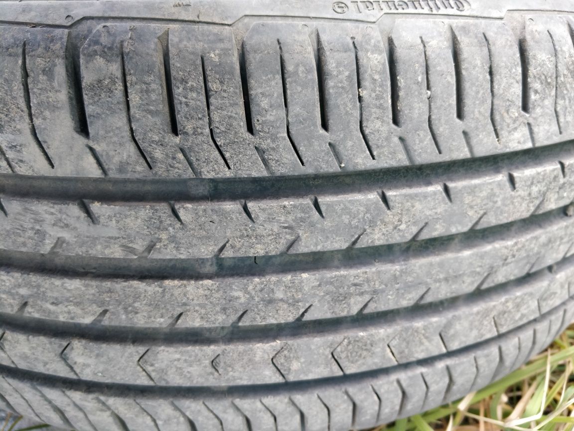 Продам 4 шины Continental ContiPremiumContact 5 215/55 R17 94V